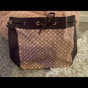 Authentic Louis Vuitton purse- Good condition